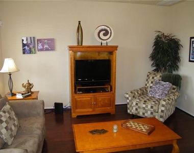 9201 Brodie Ln - Photo Thumbnail 4