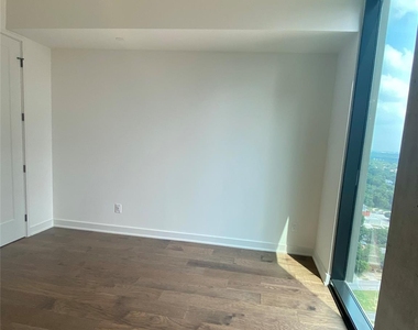 84 East Ave - Photo Thumbnail 9