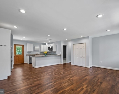 1342 Edna Road - Photo Thumbnail 5