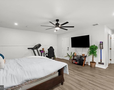 7960 Telegraph Rd - Photo Thumbnail 32