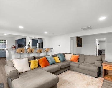 7960 Telegraph Rd - Photo Thumbnail 7