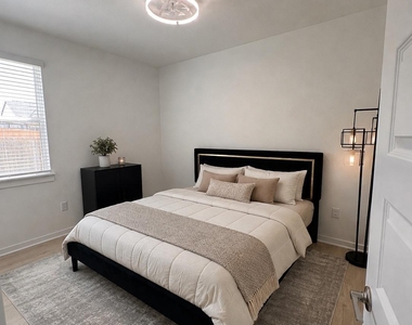 2100 Magnolia Hill Dr - Photo Thumbnail 10