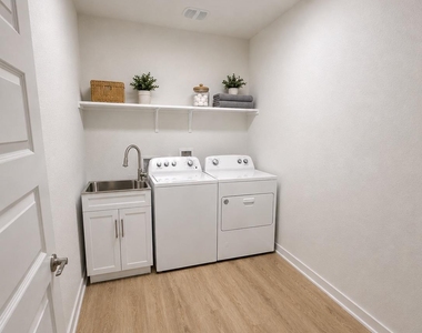 2100 Magnolia Hill Dr - Photo Thumbnail 15