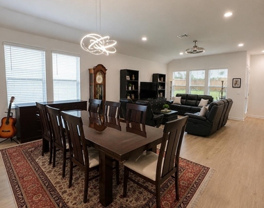2100 Magnolia Hill Dr - Photo Thumbnail 5