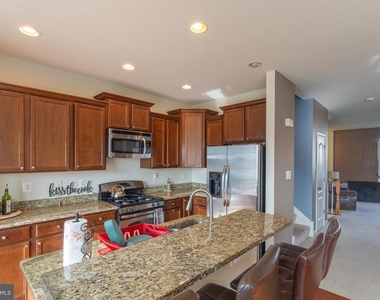 29849 Plantation Lakes Boulevard - Photo Thumbnail 5