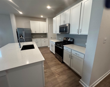 105 Sorghum Dr - Photo Thumbnail 2