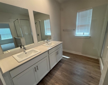 105 Sorghum Dr - Photo Thumbnail 8