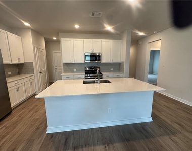 105 Sorghum Dr - Photo Thumbnail 1