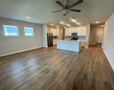 105 Sorghum Dr - Photo Thumbnail 5