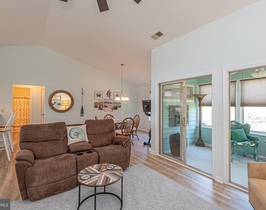 18565 Orton Circle - Photo Thumbnail 7