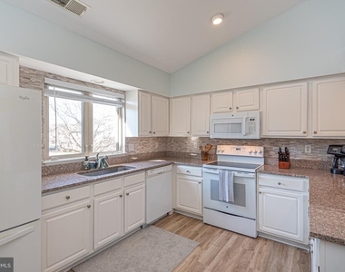 18565 Orton Circle - Photo Thumbnail 2