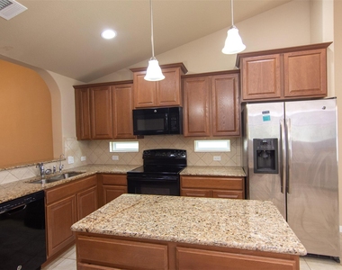 18405 Tall Grass Prairie Dr - Photo Thumbnail 6