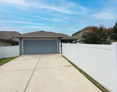 18405 Tall Grass Prairie Dr - Photo Thumbnail 17