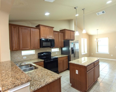 18405 Tall Grass Prairie Dr - Photo Thumbnail 4