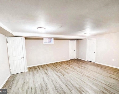 520 W Thirty Eighth Street - Photo Thumbnail 2
