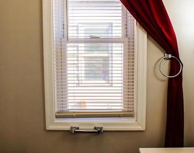 520 W Thirty Eighth Street - Photo Thumbnail 8