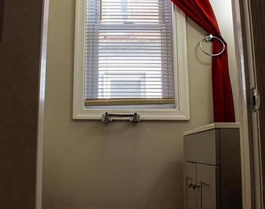 520 W Thirty Eighth Street - Photo Thumbnail 9
