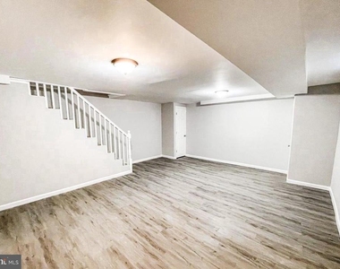 520 W Thirty Eighth Street - Photo Thumbnail 1