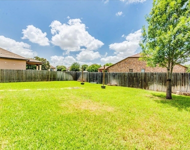 401 Waterleaf Blvd - Photo Thumbnail 27