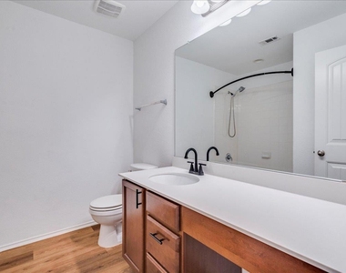 401 Waterleaf Blvd - Photo Thumbnail 22