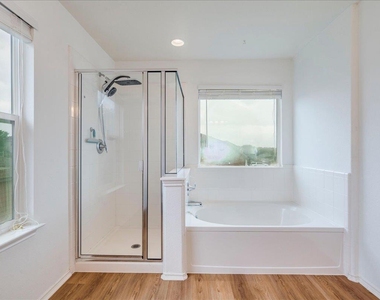 401 Waterleaf Blvd - Photo Thumbnail 15