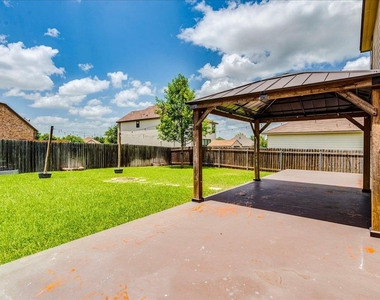 401 Waterleaf Blvd - Photo Thumbnail 4