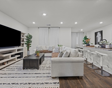 310 N Richland Dr - Photo Thumbnail 7