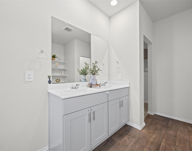 310 N Richland Dr - Photo Thumbnail 14