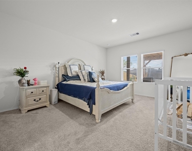 310 N Richland Dr - Photo Thumbnail 10