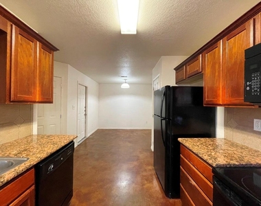 207 Andy Ln - Photo Thumbnail 5