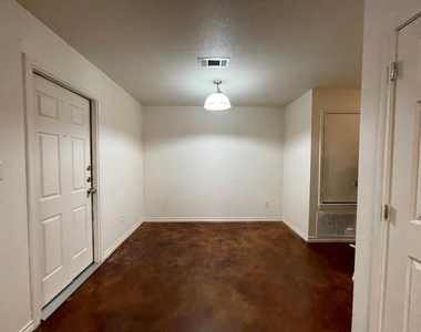 207 Andy Ln - Photo Thumbnail 6