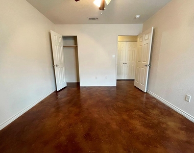 207 Andy Ln - Photo Thumbnail 13