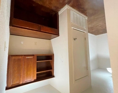207 Andy Ln - Photo Thumbnail 8