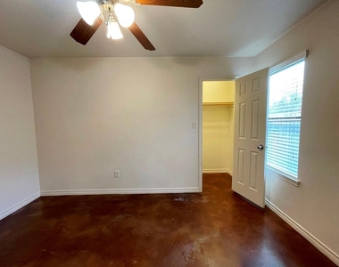 207 Andy Ln - Photo Thumbnail 15