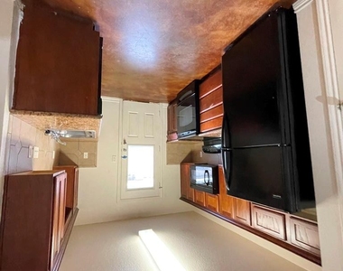 207 Andy Ln - Photo Thumbnail 3