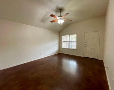 207 Andy Ln - Photo Thumbnail 1