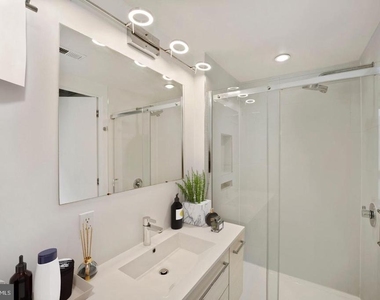 2422 17th Street Nw - Photo Thumbnail 3