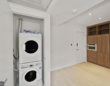 2422 17th Street Nw - Photo Thumbnail 4
