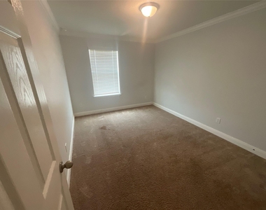 13821 Abraham Lincoln St - Photo Thumbnail 18