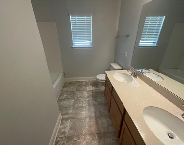 13821 Abraham Lincoln St - Photo Thumbnail 20