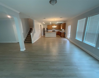 13821 Abraham Lincoln St - Photo Thumbnail 4