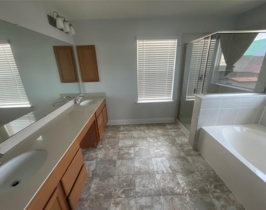 13821 Abraham Lincoln St - Photo Thumbnail 16