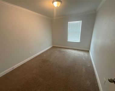 13821 Abraham Lincoln St - Photo Thumbnail 19