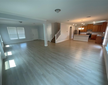 13821 Abraham Lincoln St - Photo Thumbnail 3