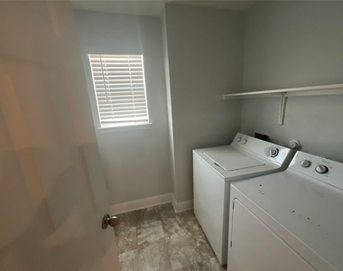 13821 Abraham Lincoln St - Photo Thumbnail 23