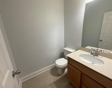 13821 Abraham Lincoln St - Photo Thumbnail 25
