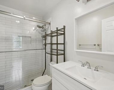 3231 Sutton Place Nw - Photo Thumbnail 9