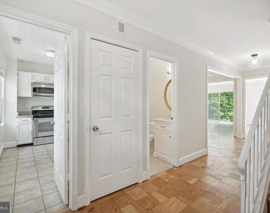 3231 Sutton Place Nw - Photo Thumbnail 2