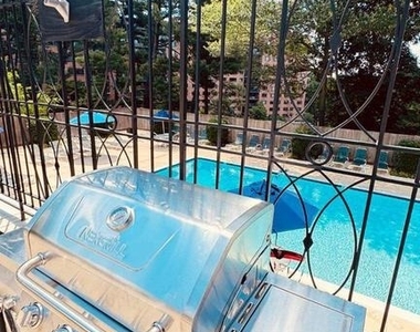 3231 Sutton Place Nw - Photo Thumbnail 15