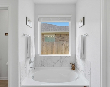 968 Blue Oak Blvd - Photo Thumbnail 6